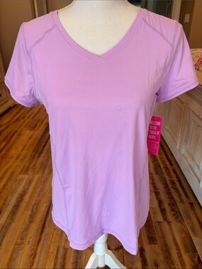 Lilly Pulitzer Luxletic Renay Active Tee UPF 50+ in Purple Iris size medium